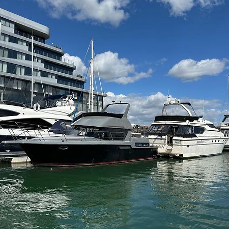 Yacht "X" - 44 Foot Modern Yacht On 5 Star Ocean Village Marina - Minutes Away From City Centre And Cruise Terminals, Free Parking ,Spa Package Available! Southampton Exterior foto