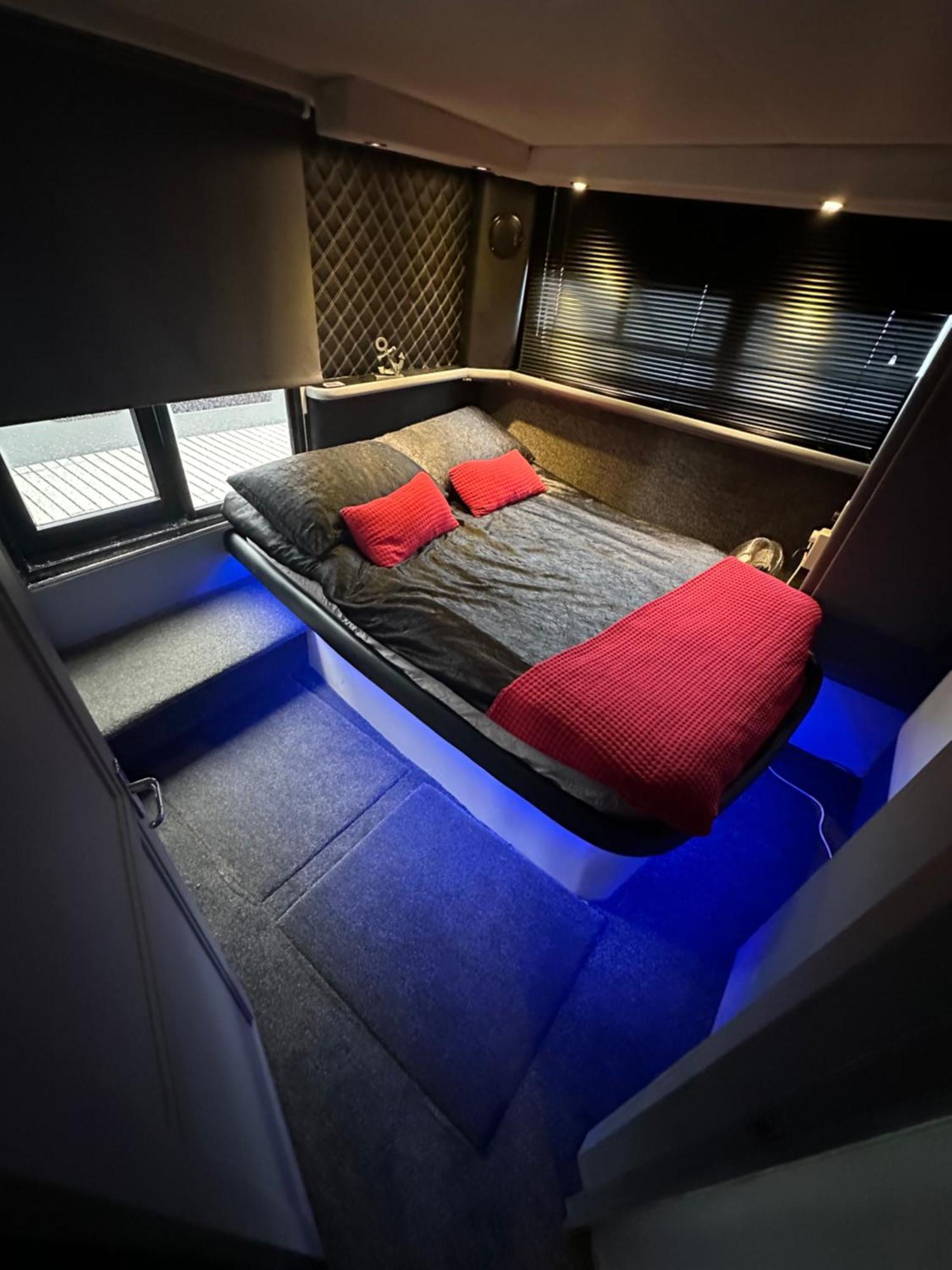 Yacht "X" - 44 Foot Modern Yacht On 5 Star Ocean Village Marina - Minutes Away From City Centre And Cruise Terminals, Free Parking ,Spa Package Available! Southampton Exterior foto
