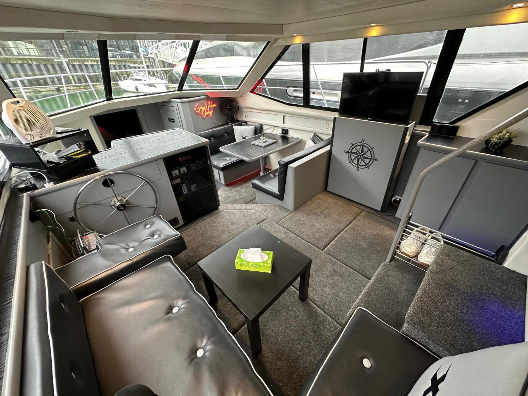 Yacht "X" - 44 Foot Modern Yacht On 5 Star Ocean Village Marina - Minutes Away From City Centre And Cruise Terminals, Free Parking ,Spa Package Available! Southampton Exterior foto
