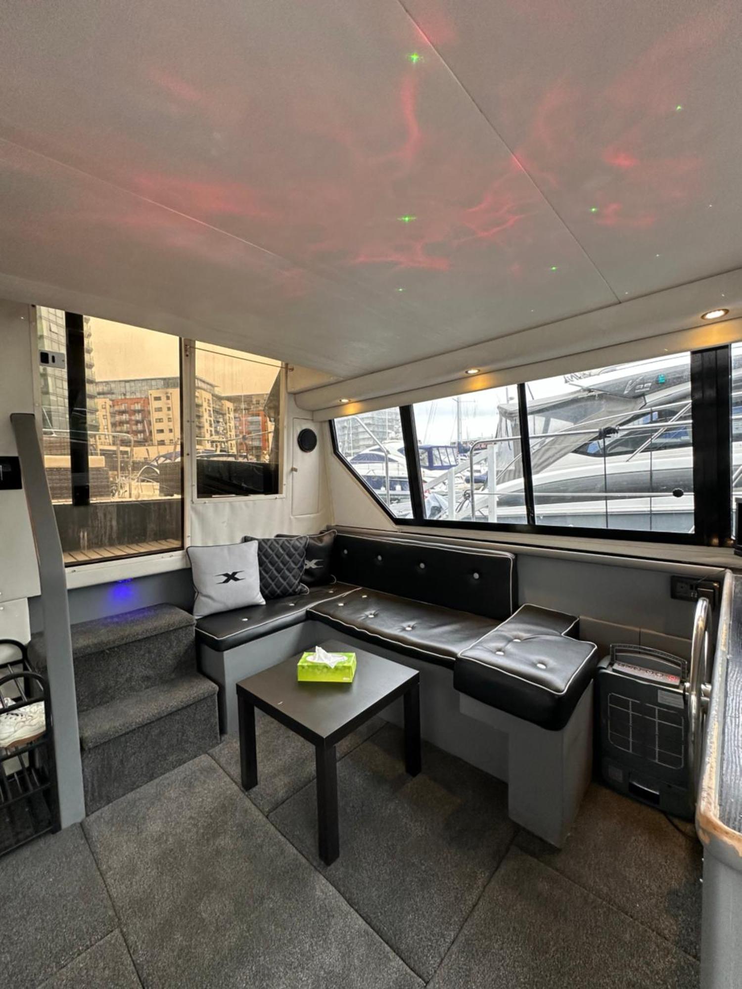 Yacht "X" - 44 Foot Modern Yacht On 5 Star Ocean Village Marina - Minutes Away From City Centre And Cruise Terminals, Free Parking ,Spa Package Available! Southampton Exterior foto