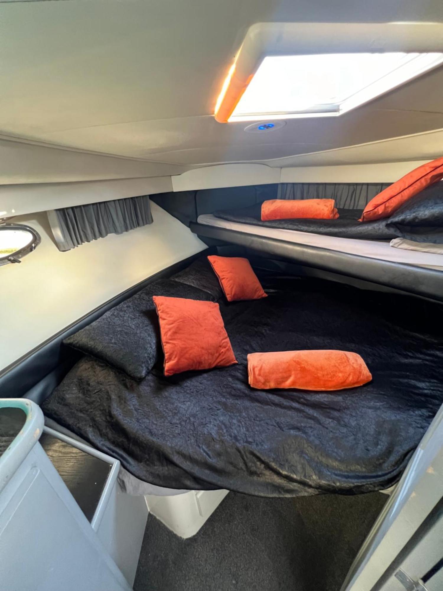Yacht "X" - 44 Foot Modern Yacht On 5 Star Ocean Village Marina - Minutes Away From City Centre And Cruise Terminals, Free Parking ,Spa Package Available! Southampton Exterior foto