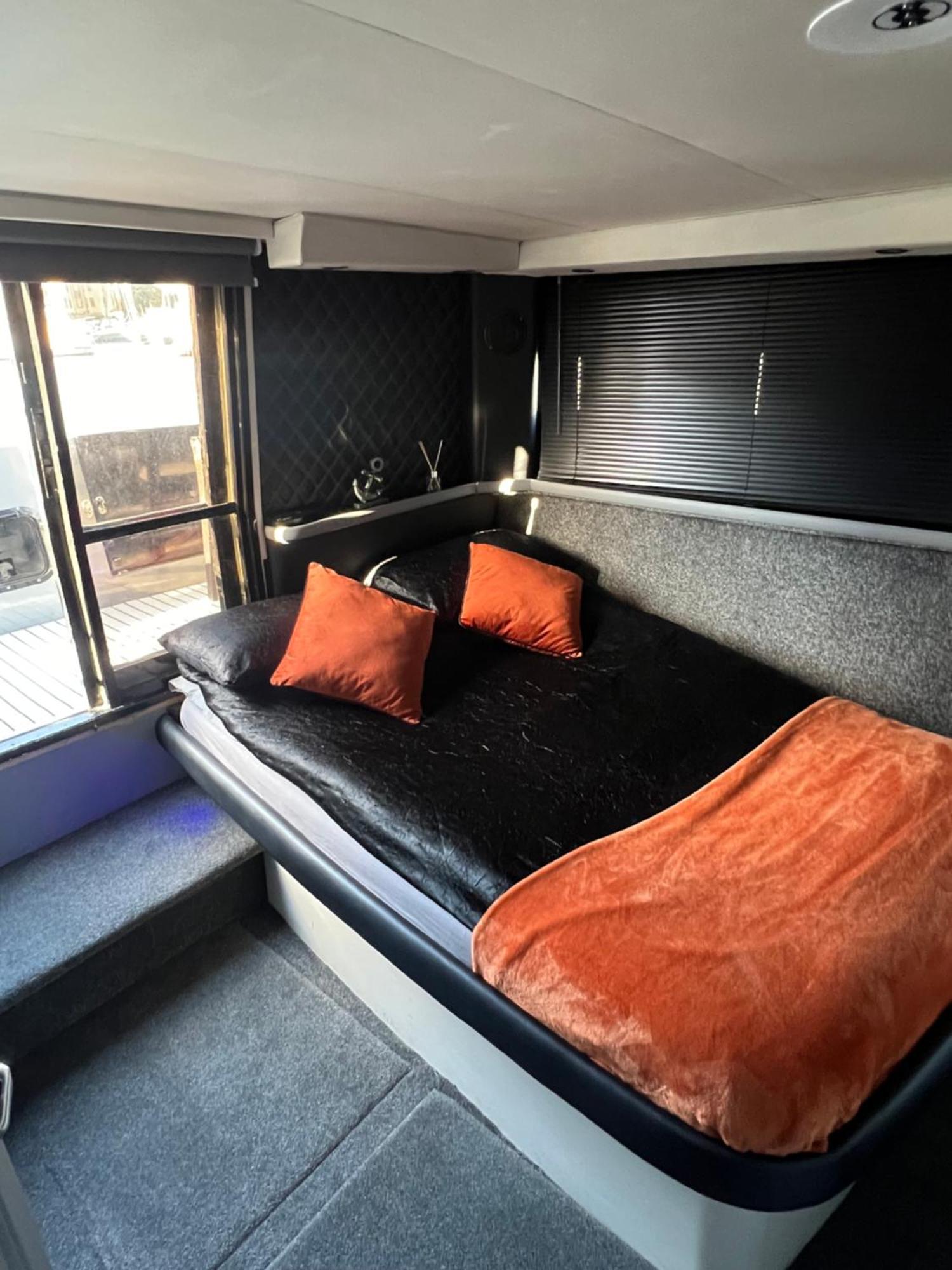Yacht "X" - 44 Foot Modern Yacht On 5 Star Ocean Village Marina - Minutes Away From City Centre And Cruise Terminals, Free Parking ,Spa Package Available! Southampton Exterior foto